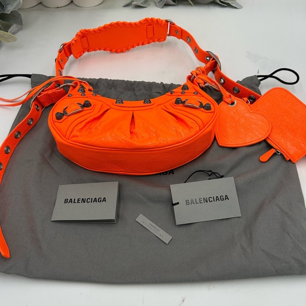 Women's Balenciaga LE CAGOLE shoulder bag in neon orange lambskin, leather NWT